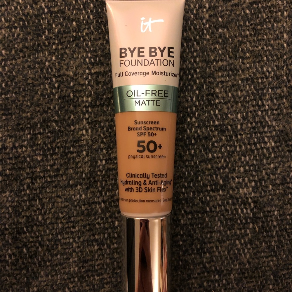 It cosmetics bye bye foundation oil free matte